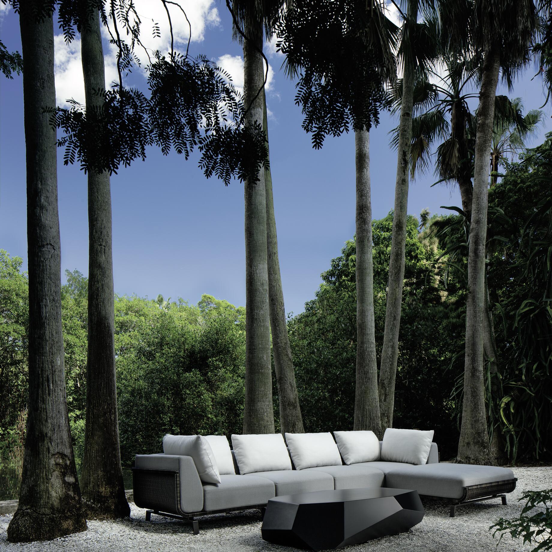 HOLLY HUNT Outdoor Furniture