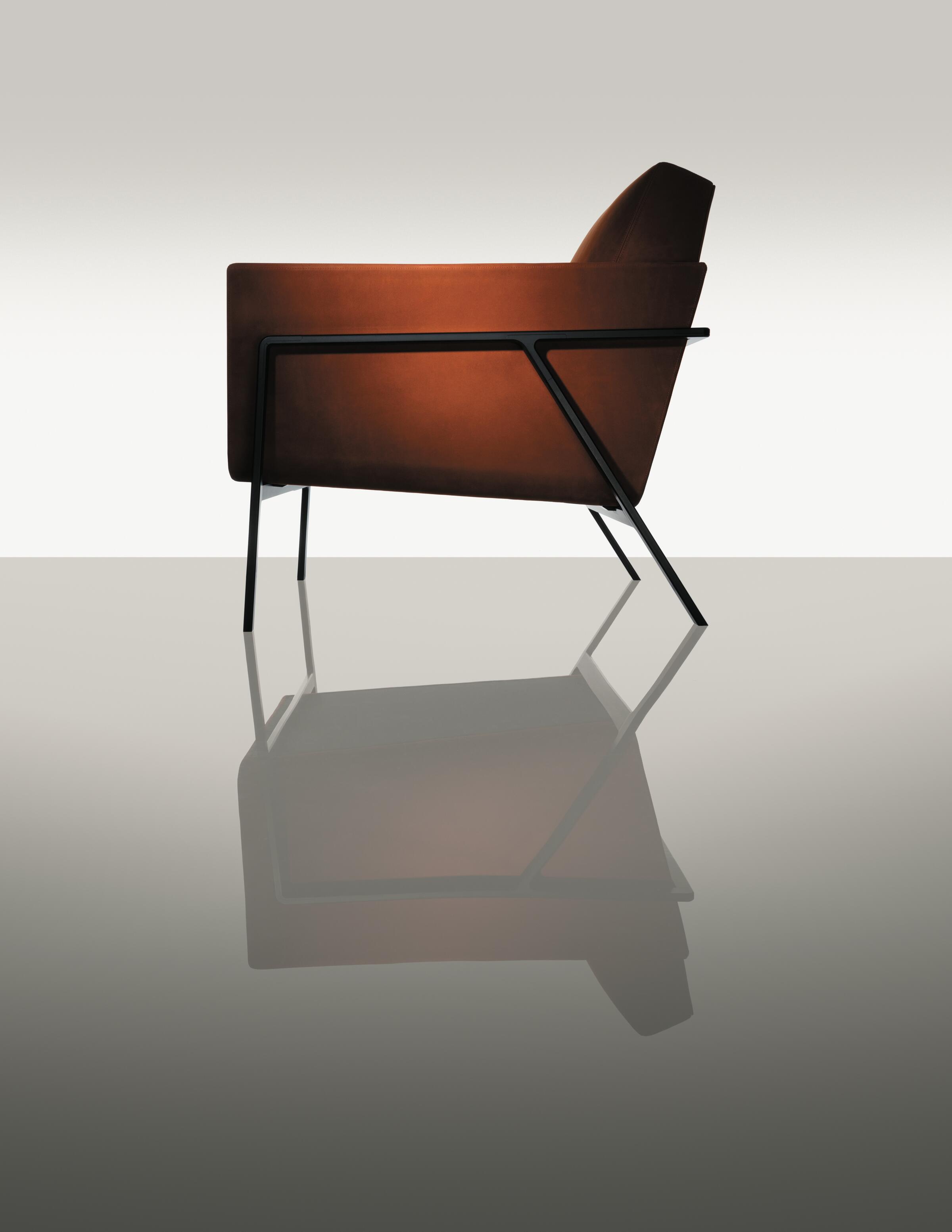 Stilt Coupe Lounge Chair