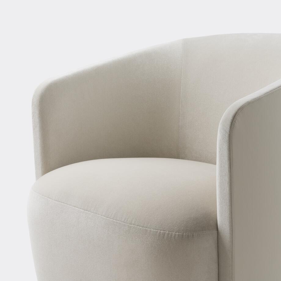 Volta Lounge Chair, 9250/33 Milano: Dew Drops, 1553/19 Cloud Nine: Soft Light