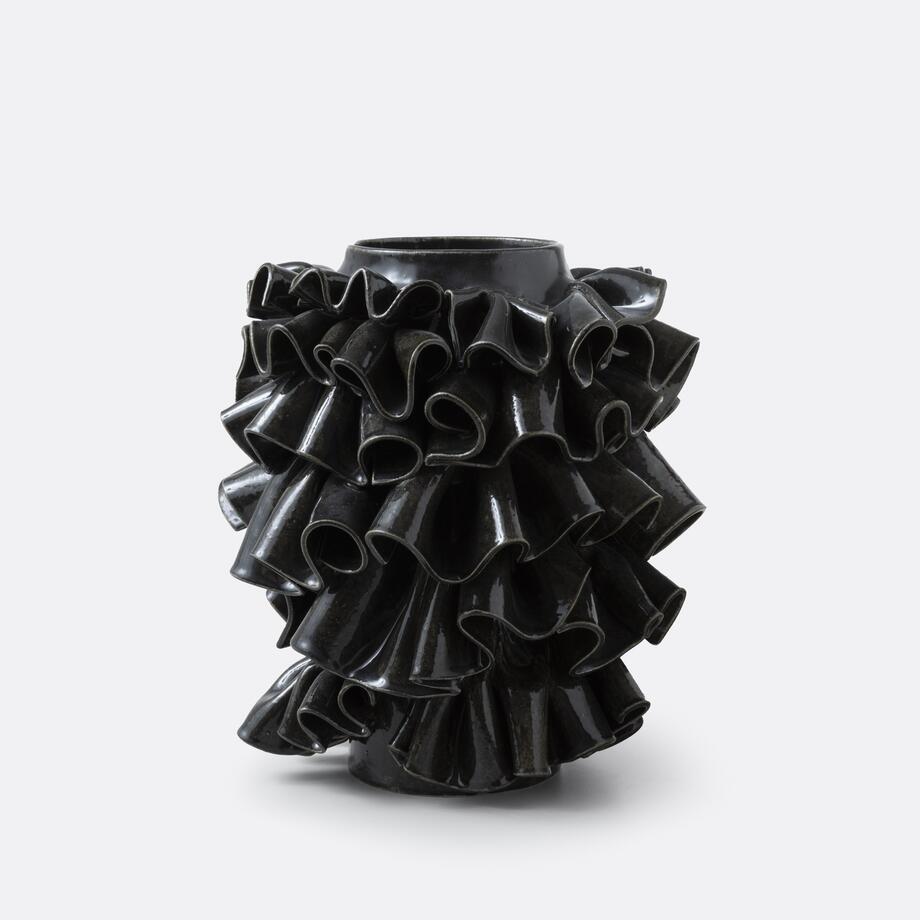 Ribbon Vase, Low, Matte Black