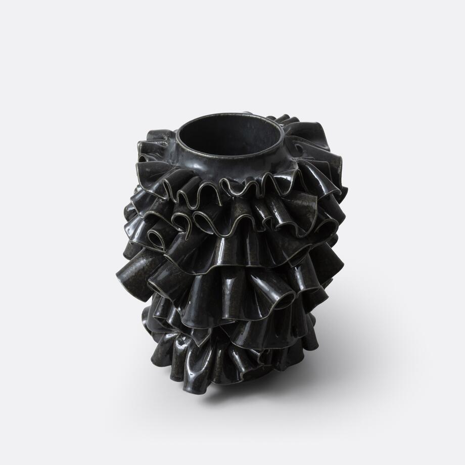 Ribbon Vase, Low, Matte Black